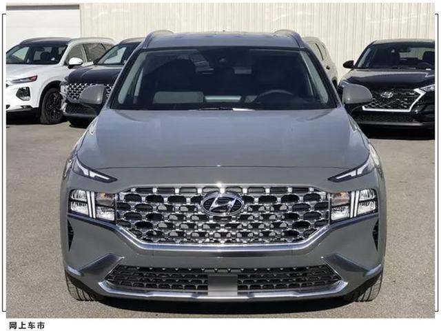 现代新款胜达实拍曝光！搭2.5T，配悬浮中控屏、全新分体式大灯