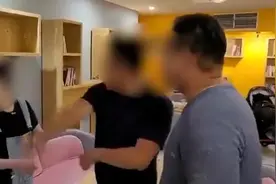 澳洲华人奶茶店激烈冲突视频曝光：女店员讨薪遭大力掌掴视频封面