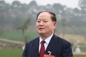 四川广安市人大代表蒲锦荣建言：加强地下车位的销售和管理图片