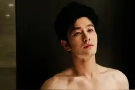 黄晓明瘦身成功重回颜巅！6块腹肌马甲线超惹火图片