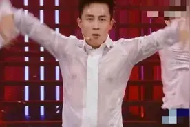 油腻出了新高度？杜淳湿身热舞白衣变透视装，网友：无福消受图片