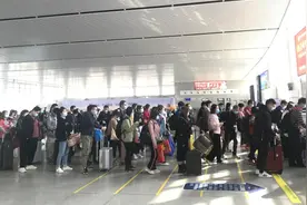 受疫情影响，高铁湛江西站部分动车组列车停运图片