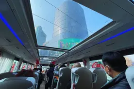 高级！杭州的新双层巴士已有市民尝了头口水！“可以看见蓝天和高楼，杭州绝无仅有！”图片