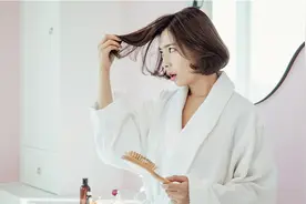 为什么有人年纪轻轻头发就白了？视频封面