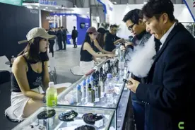 你以为电子烟就不是烟了？它的危害要当心了图片