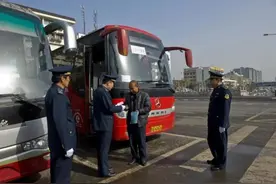 卡点检查 机场转运 围堵“黑车”图片