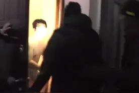 执法记录曝光！俄警方突袭华人黑帮团伙，曾涉绑架3名同胞图片