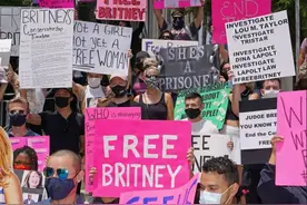 小甜甜布兰妮怎么一步步被折腾成这样的？一部纪录片，讲述了一整个布兰妮图片