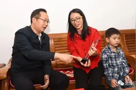 廖立勇开展春节前慰问图片