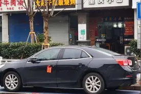 停车“黑科技”？上海一些道路试点地锁停车收费被吐槽“不好用”图片