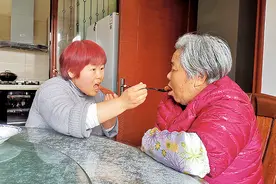 养老护工娟子已3天没挨打，心里有点慌……图片