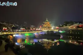 光影之夜！贵阳甲秀楼激光灯光秀亮灯图片