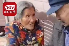 姐弟情深！86岁弟弟硬塞给90岁姐姐零花钱：一个真心给，一个真心不要图片