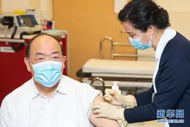 澳门启动接种国产新冠疫苗 贺一诚接种第一针图片