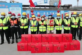 坚守者 | 让留沪建设者感受上海的温度视频封面
