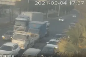 悲催！男子喜提新车刚上路就被撞！肇事司机竟是他老婆？图片