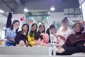 网友曝杨超越素人时期照片 绑双马尾清纯可爱图片