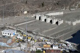 印度冰川断裂32人死亡150人失踪 气候变暖和修建大规模工程或为灾难原因图片