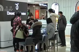 牛年黄金饰品销售火热 新品“黑金”最火爆图片