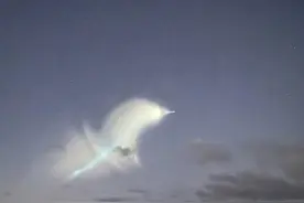 美国海岸附近出现UFO？美媒：美军进行潜射洲际导弹试射图片