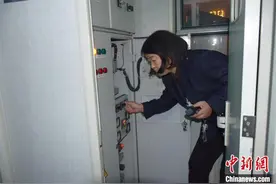 绿皮火车上的“守夜人”图片