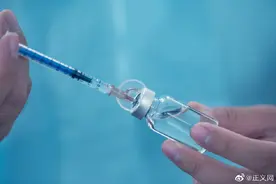 男子用矿泉水等制作假新冠疫苗卖了5.8万支，涉嫌制售假药被批捕图片