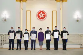 香港特区行政长官表扬7名现任和前任高级警务人员图片
