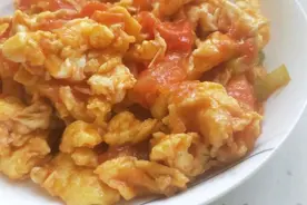 西红柿炒鸡蛋这么做，吃前一定备足饭图片