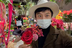 邓超提前送孙俪情人节花束 理由竟是14号花太贵图片