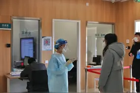 浙江一女子站着就头痛、躺着就好？医生：“脑子漏了”图片