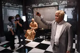 小镇里的蜡像梦工厂图片