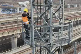 坚守者丨铁路通信工：春节那天我站在最高的地方看高铁视频封面