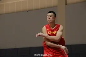 韩德君中国男篮新任队长图片