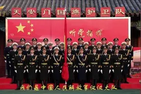 解放军两大天团硬核拜年“山东舰”最新全景图曝光图片