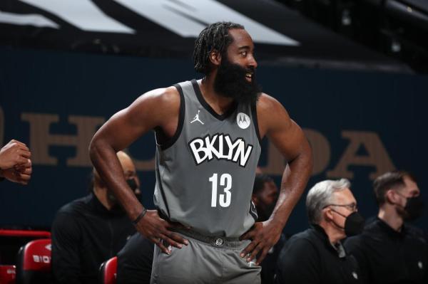 NBA：篮网104-94击败步行者