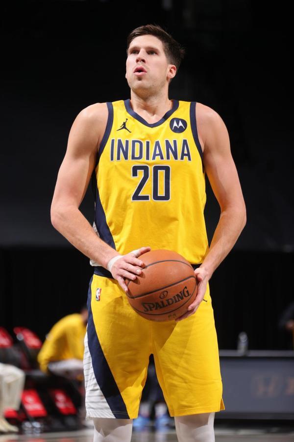 NBA：篮网104-94击败步行者