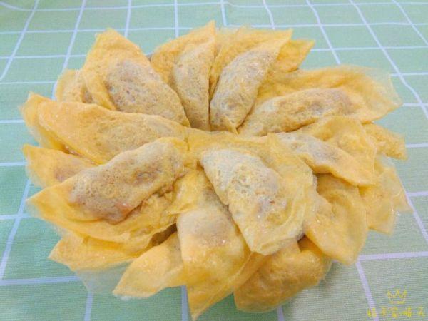 蛋饺的家常做法（妈妈最拿手的年夜饭手工包蛋饺）