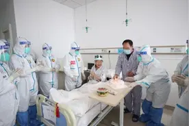 大年三十！一位94岁老奶奶在黑龙江省新冠肺炎救治中心度过难忘的生日图片