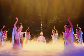 西安飞天美少女刘枭：吊发技艺惊艳春晚舞台 重现敦煌飞天之美图片