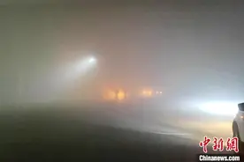 四川多地遭遇大雾恶劣天气 多条高速公路临时交通管制图片