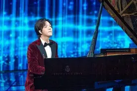 李云迪忆5次登春晚舞台 20年前亮相春晚时才18岁图片