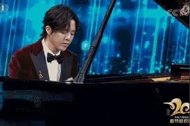 五次上央视春晚，李云迪向封面新闻网友拜年图片