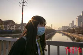 95后大学生的人生第一次：独自留京租房过年 照着网上菜谱做年夜饭图片