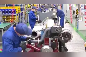 山东重工坚守岗位保订单 就地过年战高产图片