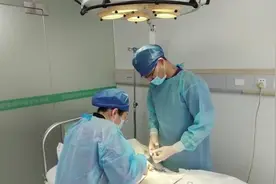 坚守者丨南京医生4年未回家过年，除夕前仍坚守在手术台视频封面