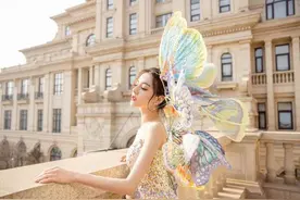 北京卫视春晚：迪丽热巴化身春日里的蝴蝶仙子图片