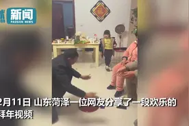 男子磕头拜年要红包，一脑袋给脸盆磕瘪了，狗狗目睹全程一脸懵圈图片