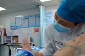 “我好想你呀”！88岁爷爷颤抖写“情书” 为重症病房中老伴打气视频封面