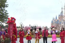 为瑞狮点睛！上海迪士尼度假区以特别的中国传统开启吉祥牛年视频封面
