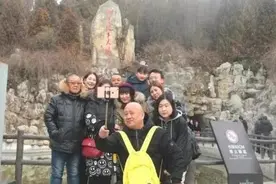 萤火虫水洞地下大峡谷旅游区，人气那是一个旺图片